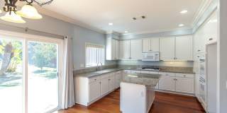 Spacious 6 Bedroom Home With Huge Backyard! Gallery 6