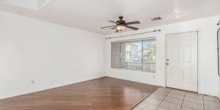 Charming 3 bed, 2.5 bath in El Mirage! W/POOL!! Gallery 7