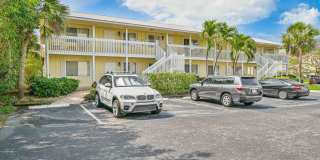 Available 5/10 - Annual Condo Rental in South Naples Gallery 1