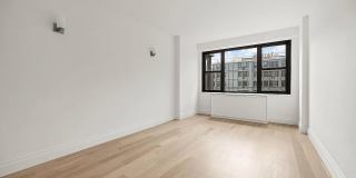 115 E 9th St Gallery 7