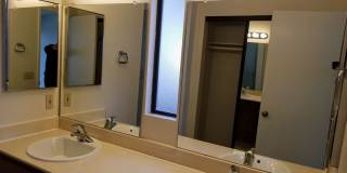 View 2bed 2.5bath, 3 Balconies, 2 Car Garage, pool in Tierrasanta! Gallery 7