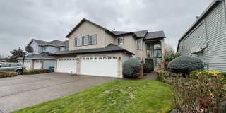 Grand 5 Bedroom Home Featuring 19ft Ceilings, Family Room  Main-Level Suite Gallery 1