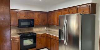 3/2 Southside 1800 sqft, pet friendly, enclosed yard Gallery 23