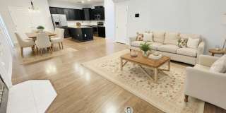 Beautiful Home with Private Wooded Backyard Beautiful Home with Private Wooded Backyard Gallery 8