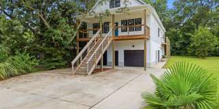 Custom Home in Seagate | 4 Bedrooms • 3 Bathrooms • Minutes to Wrightsville Beach Custom Home in Seagate | 4 Bedrooms • 3 Bathrooms • Minutes to Wrightsville Beach Gallery 5