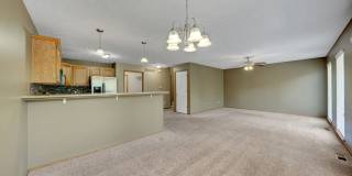 Charming 3BR Townhome in Lincoln Gallery 8