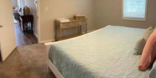Fully Furnished 1 bed/ 1 bath Island Square Condo Gallery 13