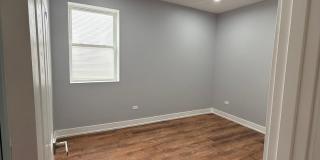 4907 W Walton Street Gallery 11