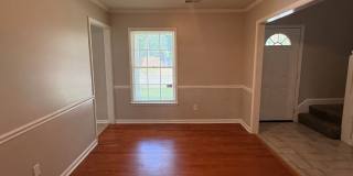 Spacious Home Freshly Painted and New Carpeted! Fully Fenced in Back Yard. Gallery 7