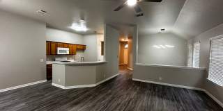 Del Valle -   SFH    ( 2 wks free rent w/ lease thru 5/31/27  w/ qualified app ) Gallery 6