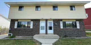 Spacious 3 Bed Duplex | Milwaukee, WI Gallery 1