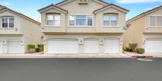 2 bedroom Townhome with a yard Gallery 1