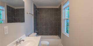 1125 Margaret Street Gallery 14