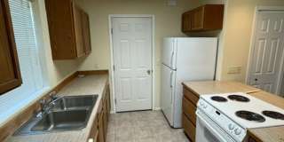 2 Bedroom 1 1/2 Bathroom - Close to Campus - Centrally Located Gallery 27