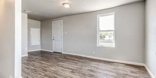 Charming Home + Balcony + Centrally Located in OKC + 3 bedrooms Gallery 17