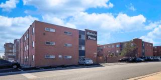 Bellaire Plaza Gallery 20