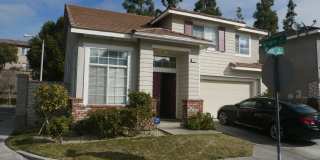 Stunning 3 Bed 3 Bath Duplex in Placentia with Open Floor Plan and Vaulted Ceilings. Gallery 3