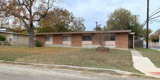 COZY DUPLEX, NEAR SHOPPING & 281! COZY DUPLEX, NEAR SHOPPING & 281! Gallery 1