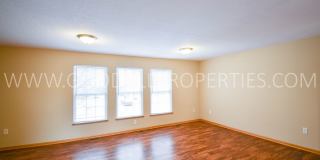 2-Bedroom, 2.5-Bath Urbandale Townhome with 2-Car Garage & Deck Gallery 4