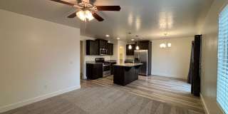 SPACIOUS HOME FOR RENT! Gallery 8