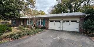 Introducing a charming 3-bedroom, 2.5-bathroom house located in the desirable area of Russellville Gallery 1