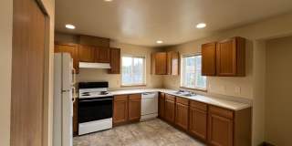 3 Bedroom, 2 Bath in York Neighborhood! Gallery 7