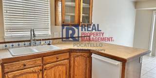 Beautiful 4 bedroom 3 bath house - attached garage Gallery 6