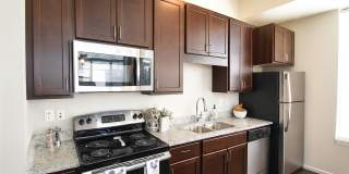 Oaks of Shorewood Apartments - 55+ Active Adult Apartment Homes Gallery 5