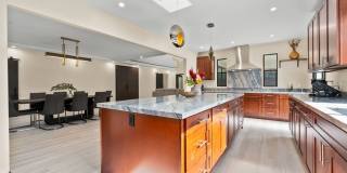 Kahala Zen: Spacious Modern Oasis w/ Studio, Garden & Lush Garden Gallery 21
