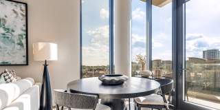 1010 Waugh Apartments Gallery 3
