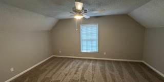 Spacious Home Freshly Painted and New Carpeted! Fully Fenced in Back Yard. Gallery 18