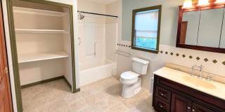Beautiful 2 Bedroom Home in Lowell Gallery 4