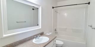 $1,150 - 1 Bed / 1 Bath Bright and Airy Condo on Spokane River Gallery 18