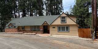 Charming 3-Bedroom Home in the Heart of Twain Harte Gallery 1