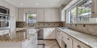 3-BEDROOM IN ALAMO HEIGHTS W/ POOL Gallery 22