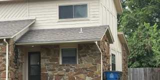 3 Bedroom Duplex: One bed Downstairs, 2 large bedrooms upstairs Gallery 1