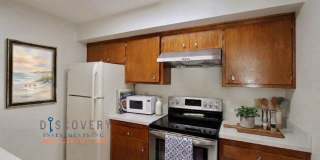 Spacious One Plus Bedroom Condominum off Broadway Terrace Gallery 17
