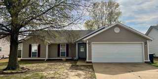 4 Bed, 2 Bath with Fenced Yard, Two-Car Garage, and Jetted Tub Gallery 1