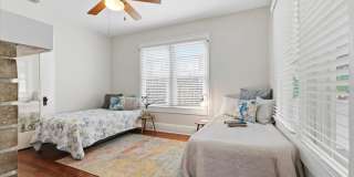 530 S JACKSON AVENUE Gallery 32