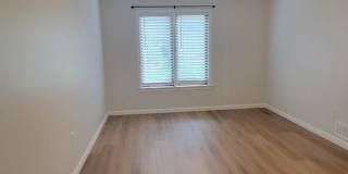 Amazing North Side Condominium Gallery 33