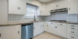 $2300 3 bed 2 bath bungalow Gallery 9