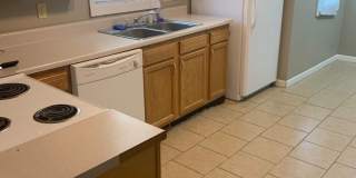 ***AVAILABLE AUGUST 2027*** 5 Bedroom 3 Bathrooms House Downtown Gallery 9