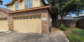 3/2.5/2 Duplex / Easy Access to Highways, Shopping, Restaurants, & Entertainment / Large Fenced in Yard / CISD Gallery 1