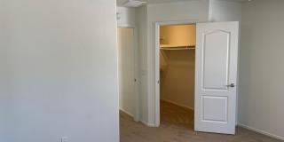 6831 S 33RD Drive Gallery 12