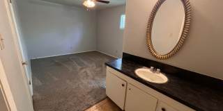 900/ 902 Hazelton Gallery 12