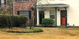 Summerville Townhome with Fully Equipped Kitchen Gallery 1