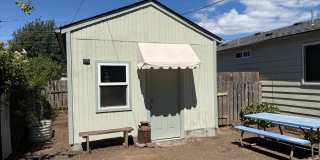 Beautifully updated 3-bedroom 1 bath duplex in Springfield! Gallery 35