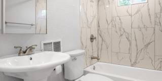 Modernized 3 Bedroom Home Near Mueller ~ Huge Backyard & Deck Gallery 10