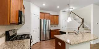 3be / 2.5ba Townhouse with Screened Porch and Community Pool in North Durham Gallery 5