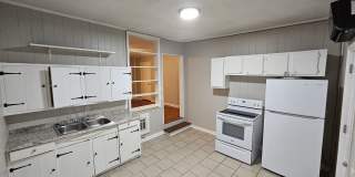 2 Bedroom 1 Bath Downstairs apartment in the heart of Maryville & available now! Gallery 1